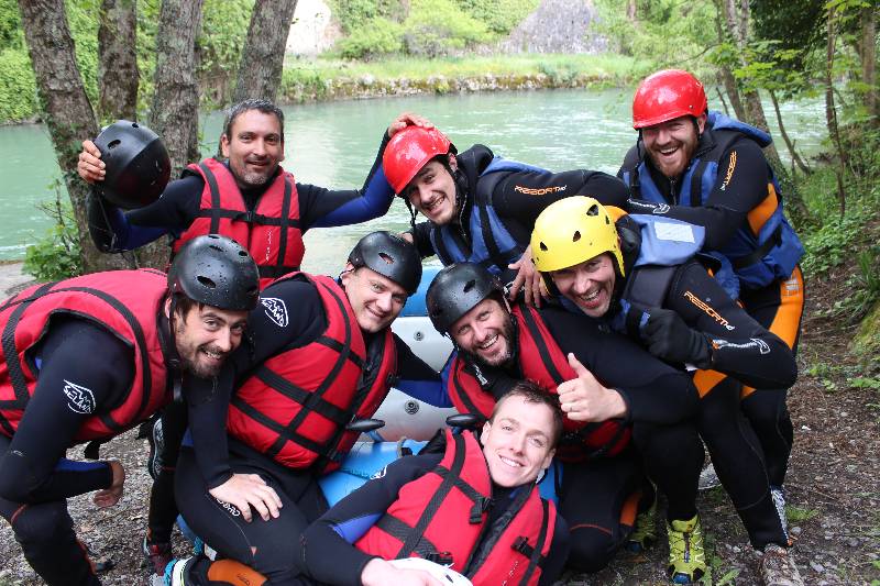 Une vie de garçon, ça s'enterre (dignement). Une descente en raft, kayak, hot-dog ou canoë pour faire le plein de sensations fortes ? - Yes We Raft