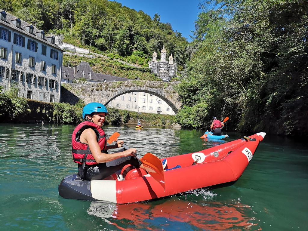 Kayak rafting gave de Pau 64